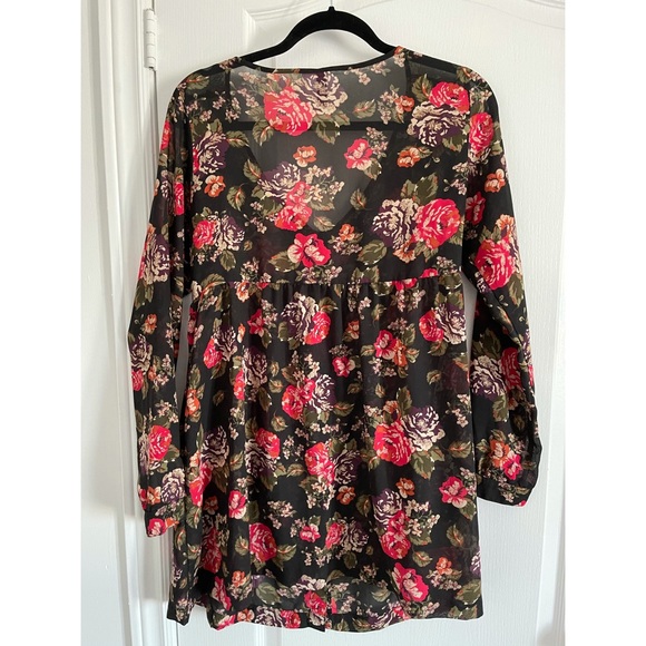 H&M button front floral blouse - Picture 3 of 3